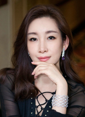 露天浴池的女主人公